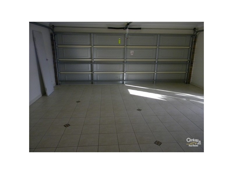 28 Pilot Court, Mermaid Waters QLD 4218