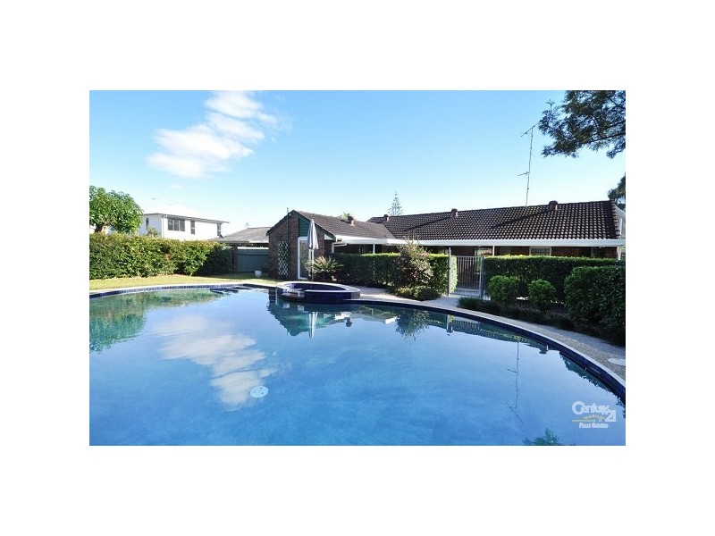 97 Oceanic Drive, Mermaid Waters QLD 4218