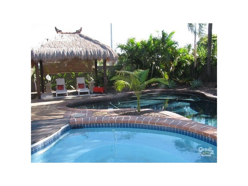 1 Sundowner Court, Mermaid Waters QLD 4218