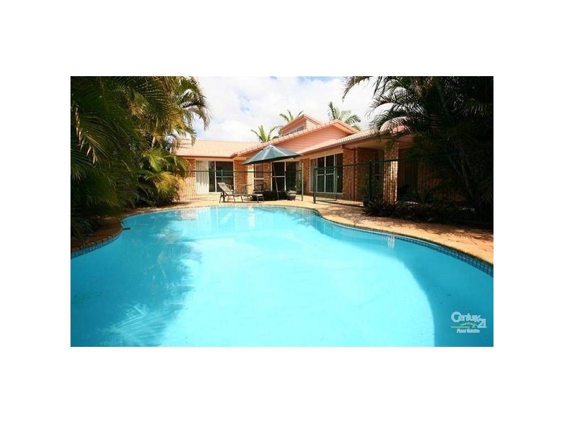 38 Santa Cruz Boulevard, Clear Island Waters QLD 4226