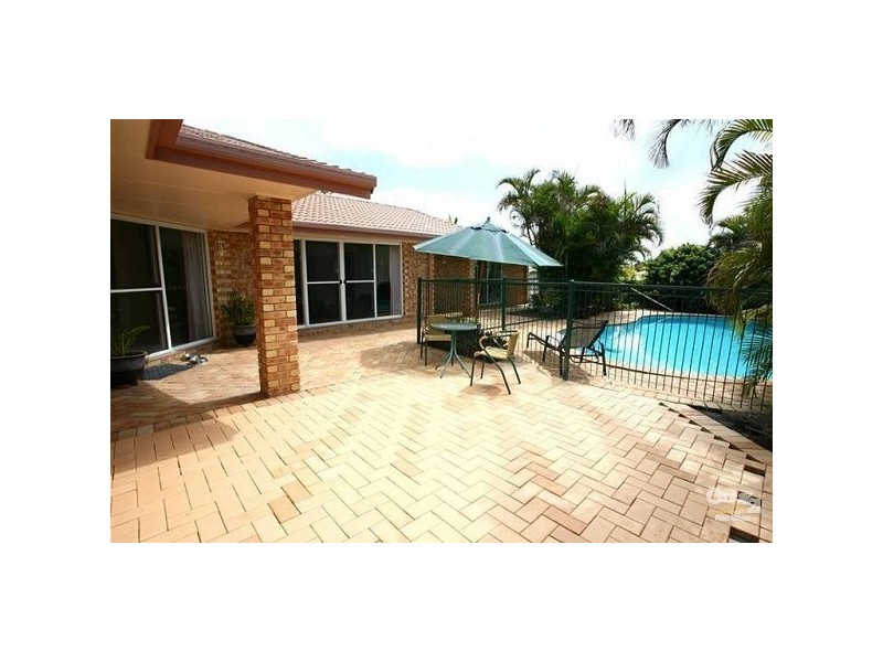 38 Santa Cruz Boulevard, Clear Island Waters QLD 4226