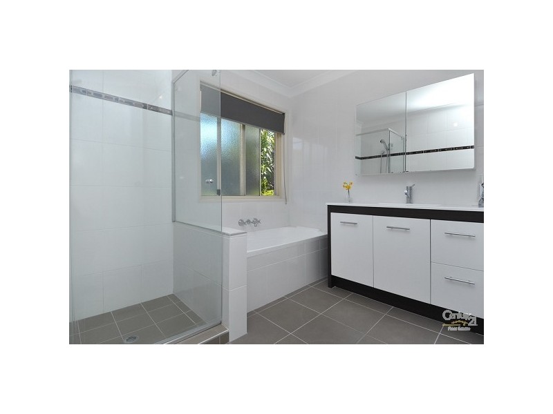 32 Glastonbury Drive, Mudgeeraba QLD 4213