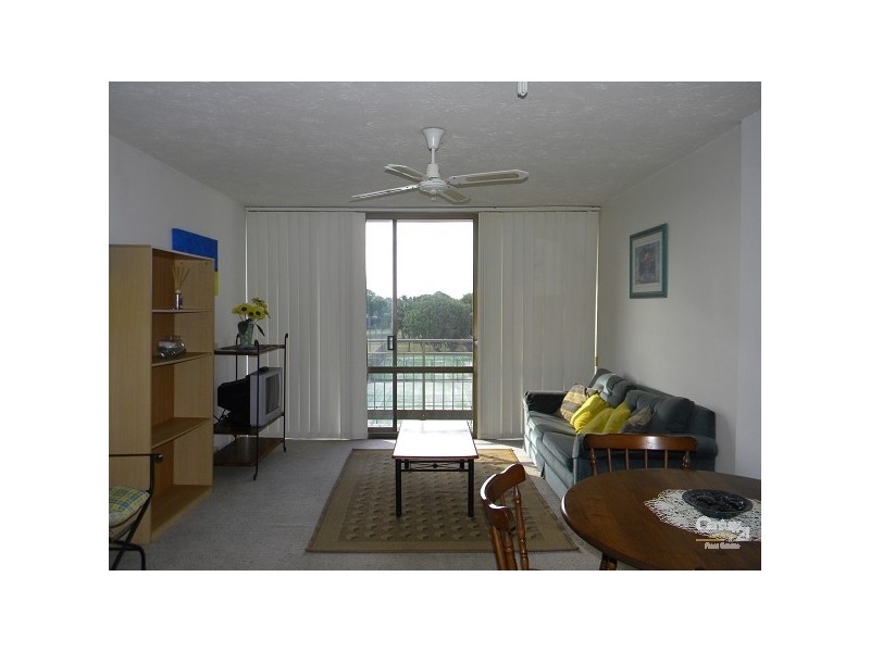 19E/13 Fairway Dr, Clear Island Waters QLD 4226