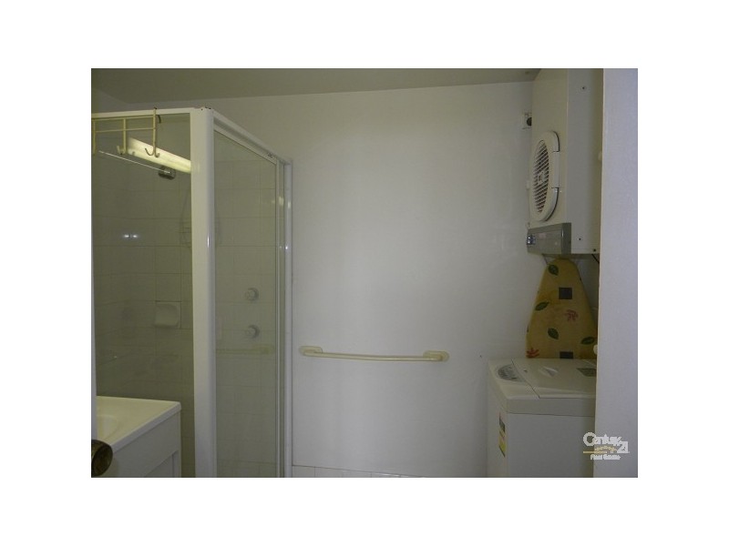 19E/13 Fairway Dr, Clear Island Waters QLD 4226