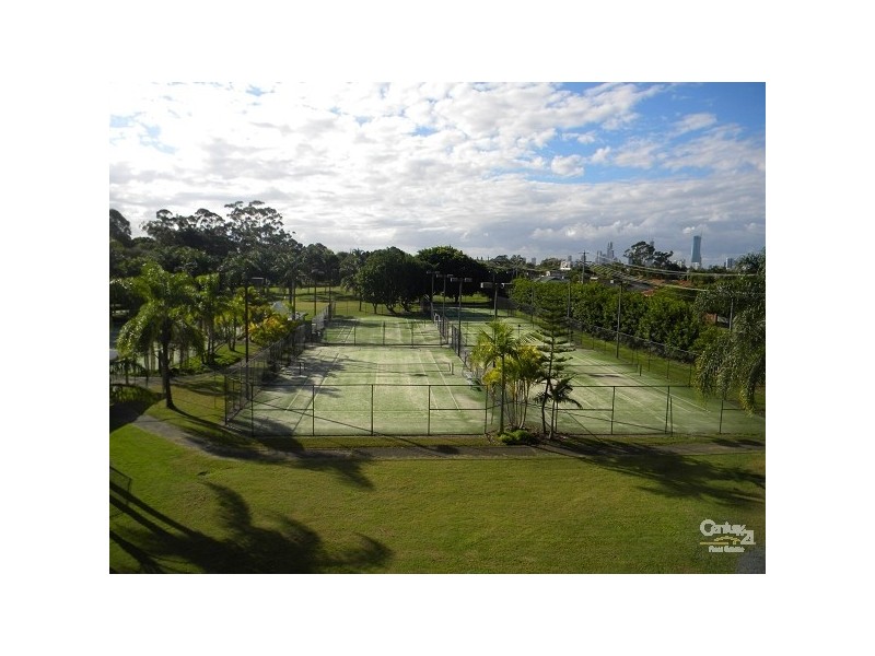 19E/13 Fairway Dr, Clear Island Waters QLD 4226