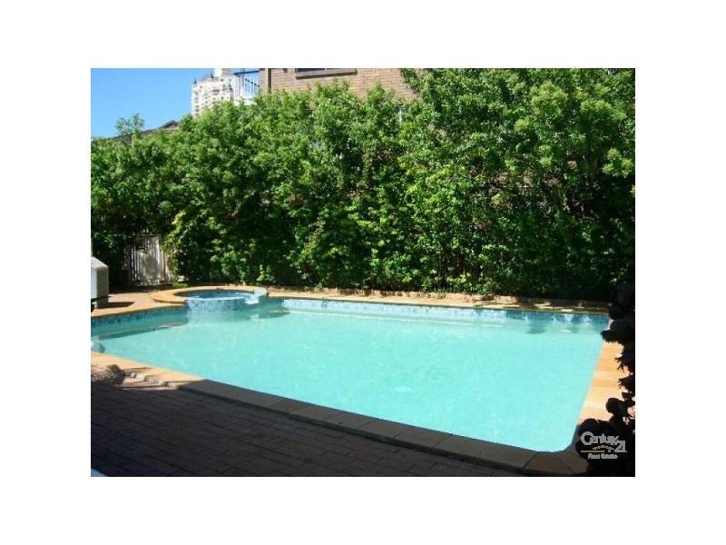 7/14 Rosewood Ave, Broadbeach QLD 4218