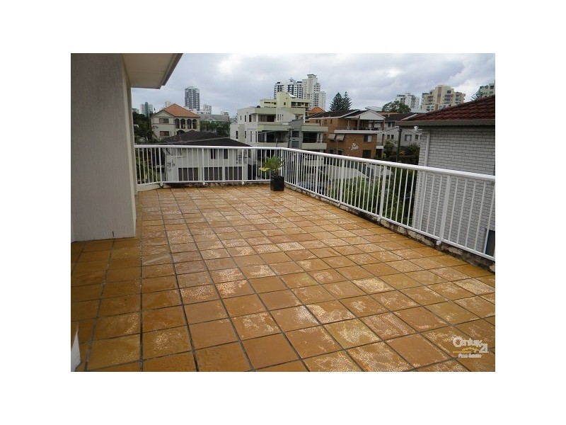 7/14 Rosewood Ave, Broadbeach QLD 4218