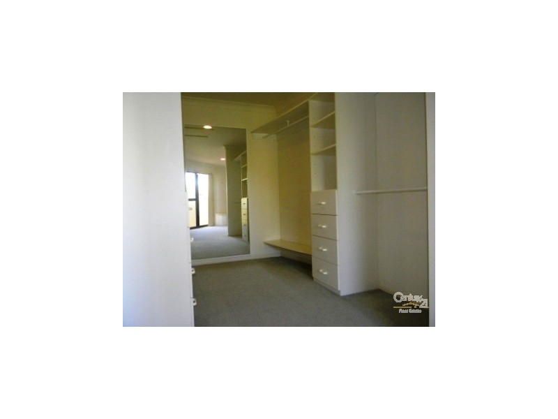 96/125 Santa Cruz Blvd, Clear Island Waters QLD 4226