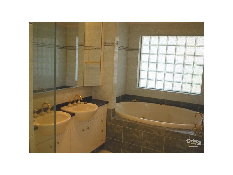 14 St Raphael Terrace, Bundall QLD 4217