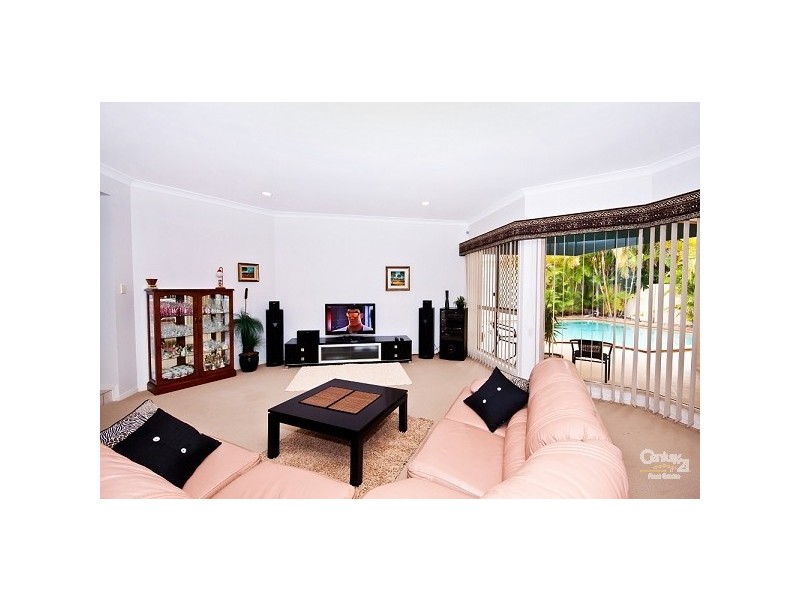 26 Arbuthnot Parade, Benowa QLD 4217