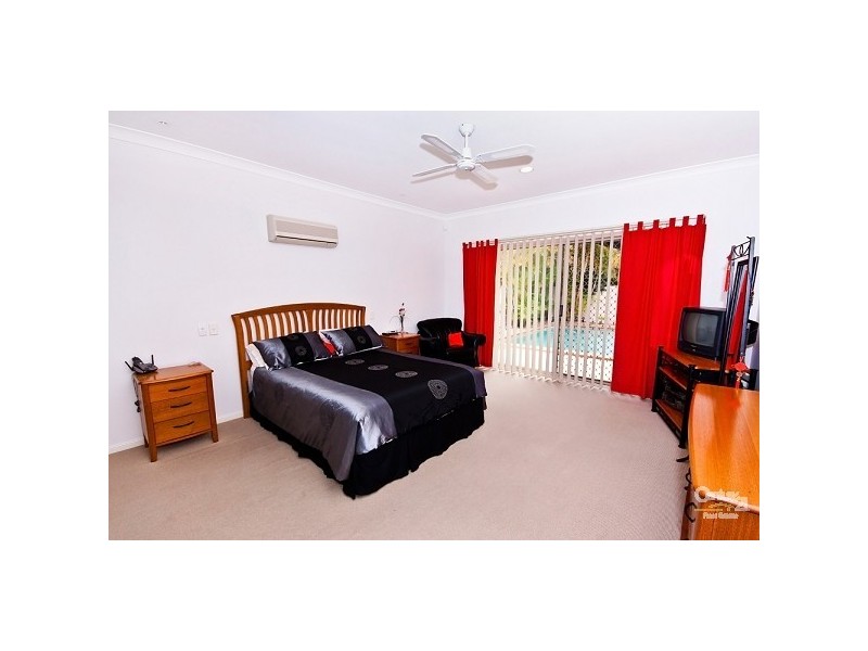 26 Arbuthnot Parade, Benowa QLD 4217
