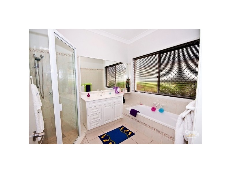 26 Arbuthnot Parade, Benowa QLD 4217