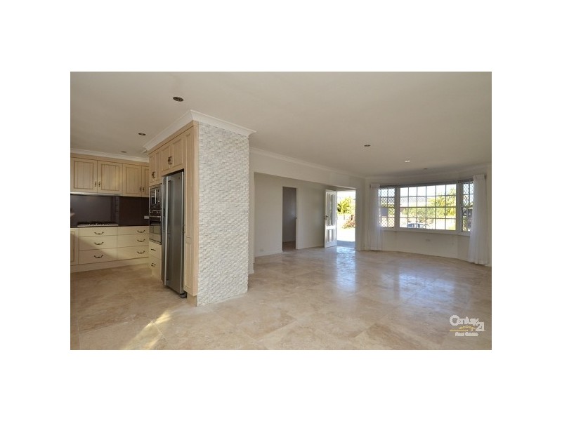 9 Constance Avenue, Mermaid Waters QLD 4218