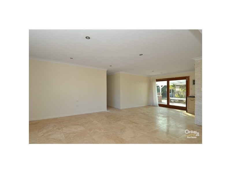 9 Constance Avenue, Mermaid Waters QLD 4218