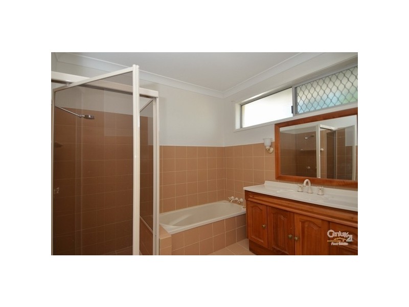 9 Constance Avenue, Mermaid Waters QLD 4218