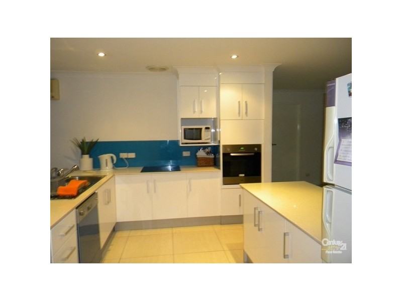 5 Firmin Court, Mermaid Waters QLD 4218