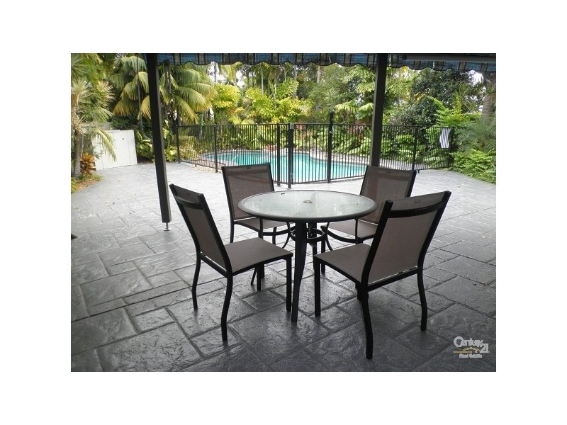 4 Bon Aire Court, Clear Island Waters QLD 4226