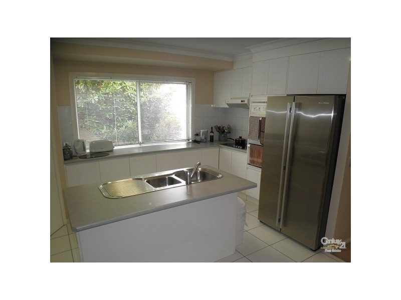 4 Bon Aire Court, Clear Island Waters QLD 4226