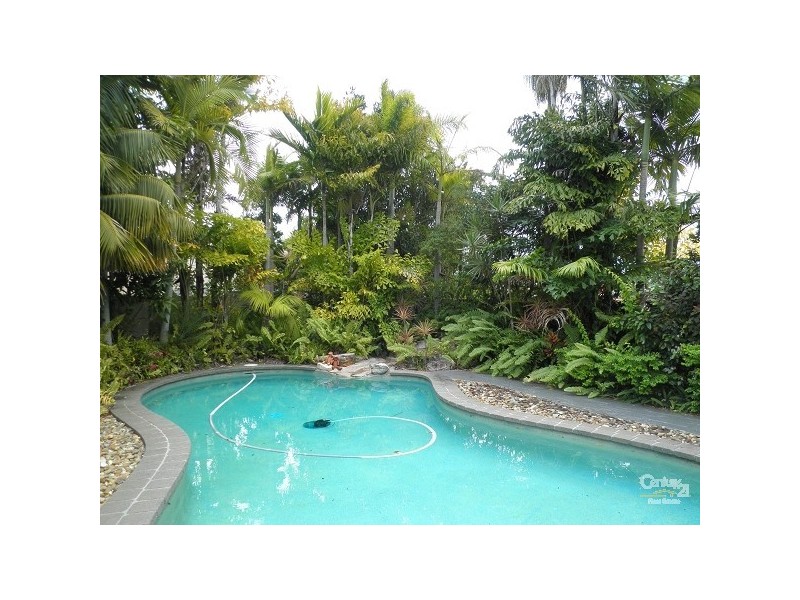 4 Bon Aire Court, Clear Island Waters QLD 4226