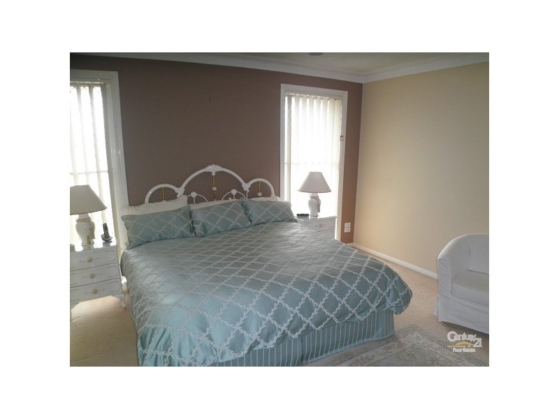 4 Bon Aire Court, Clear Island Waters QLD 4226