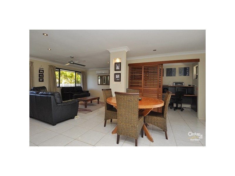 4 Splice Street, Mermaid Waters QLD 4218