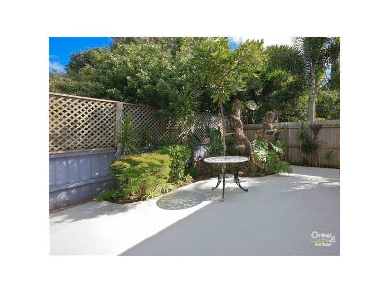 2/108 Nobby Parade, Miami QLD 4220