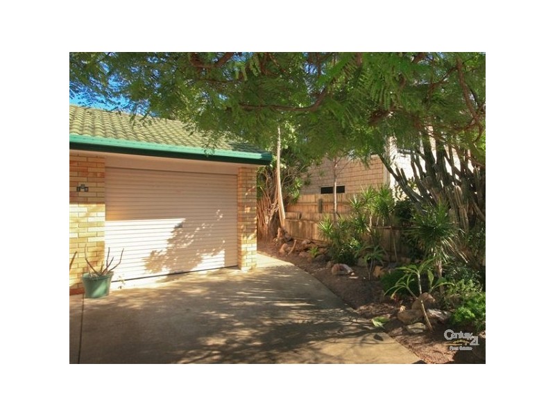 2/108 Nobby Parade, Miami QLD 4220