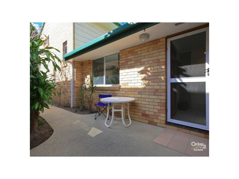 2/108 Nobby Parade, Miami QLD 4220