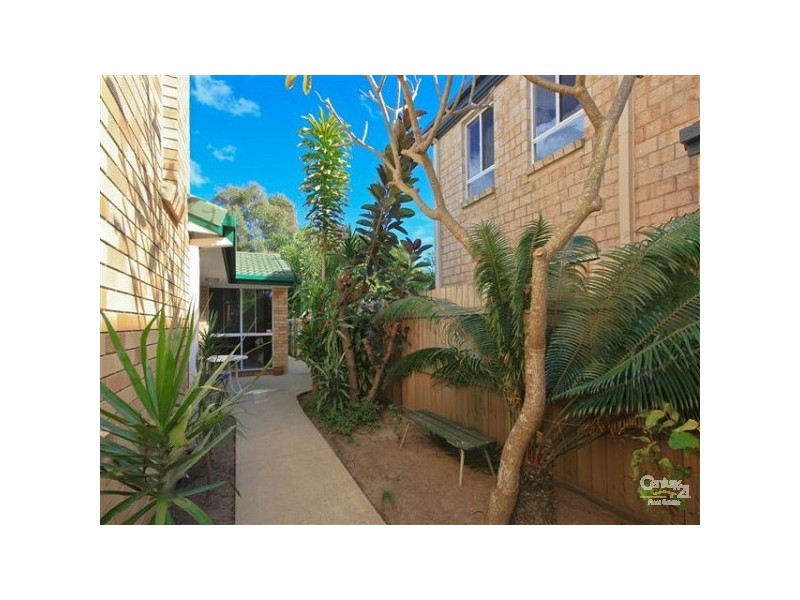 2/108 Nobby Parade, Miami QLD 4220