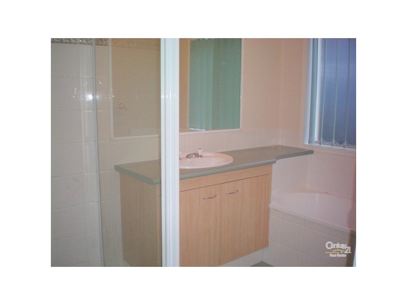 8 Derby Place, Mudgeeraba QLD 4213