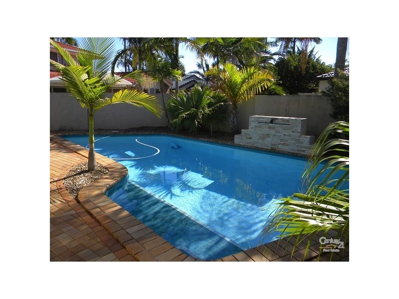 27 Santabelle Crescent, Clear Island Waters QLD 4226