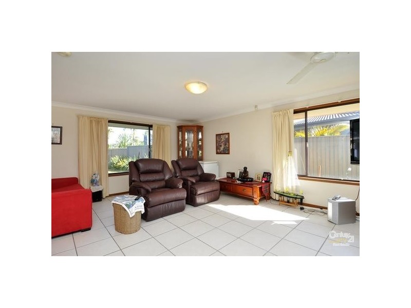 17 Kingfisher Crescent, Burleigh Waters QLD 4220