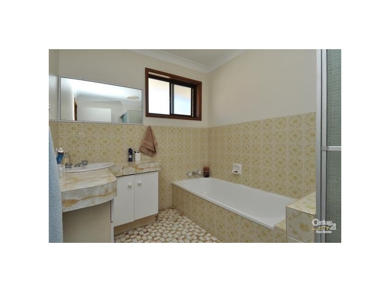 17 Kingfisher Crescent, Burleigh Waters QLD 4220