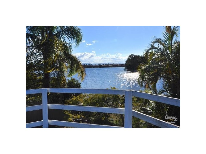 17 Kingfisher Crescent, Burleigh Waters QLD 4220