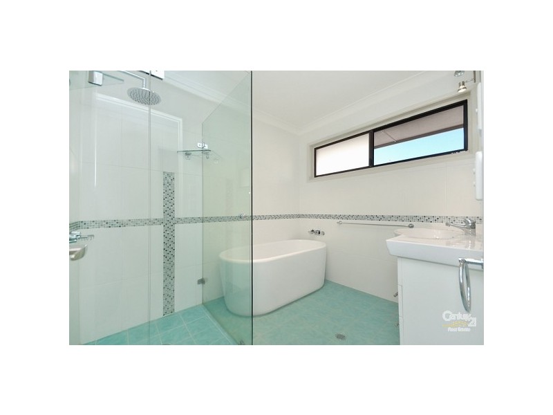 208 Sunshine Blvd, Miami QLD 4220