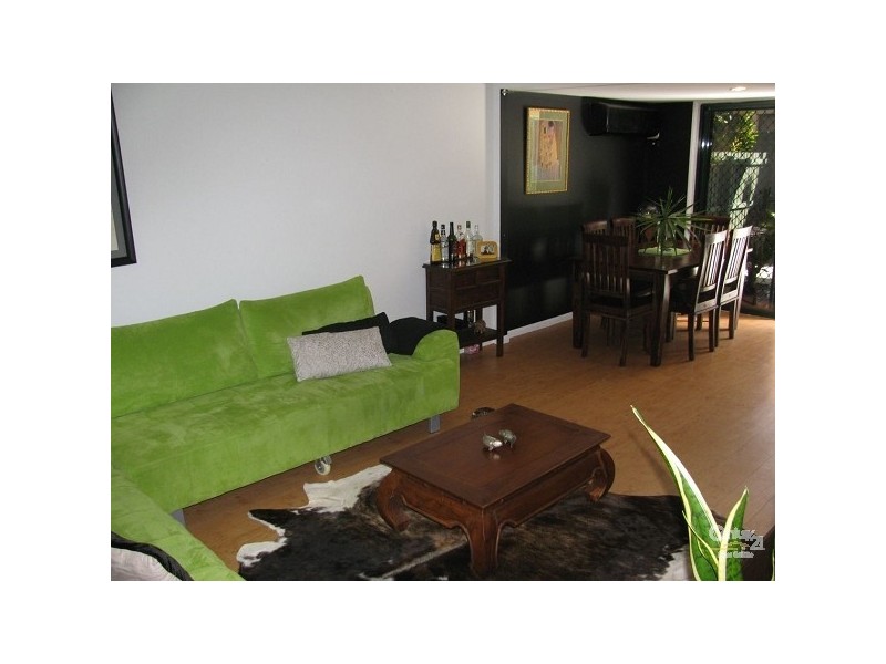 2/3 Karri Court, Burleigh Heads QLD 4220