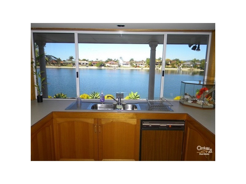 7 Salacia Avenue, Mermaid Waters QLD 4218