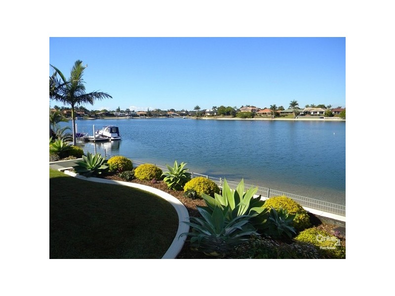 7 Salacia Avenue, Mermaid Waters QLD 4218