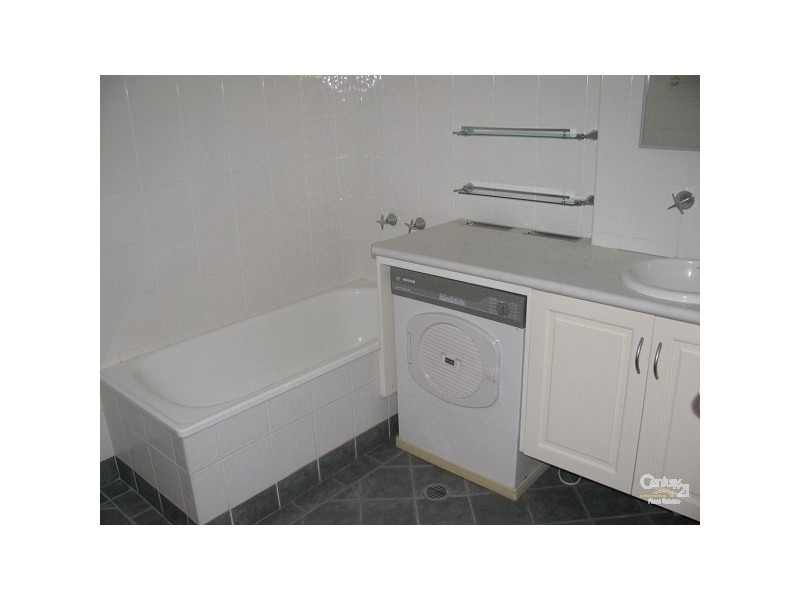 2/30 Duet Drive, Mermaid Waters QLD 4218