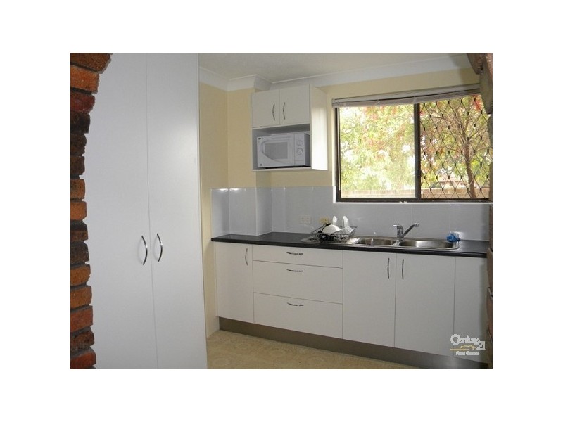 2/6 Angie Court, Mermaid Waters QLD 4218