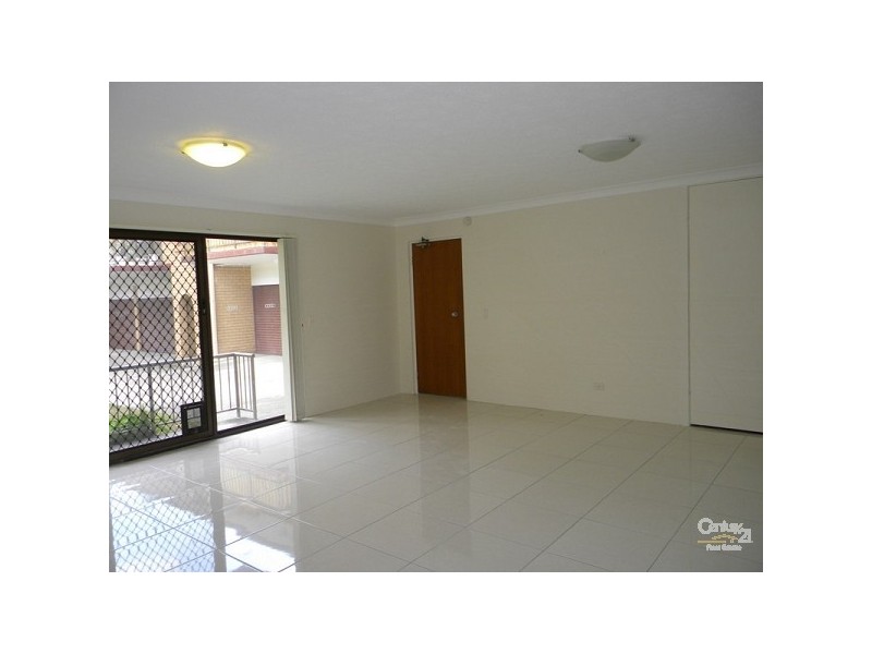 2/6 Angie Court, Mermaid Waters QLD 4218