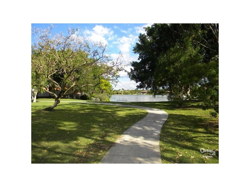 10 Normanby Street, Mermaid Waters QLD 4218