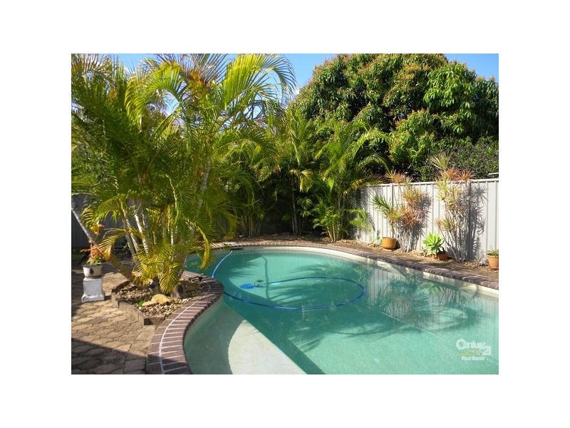 10 Normanby Street, Mermaid Waters QLD 4218