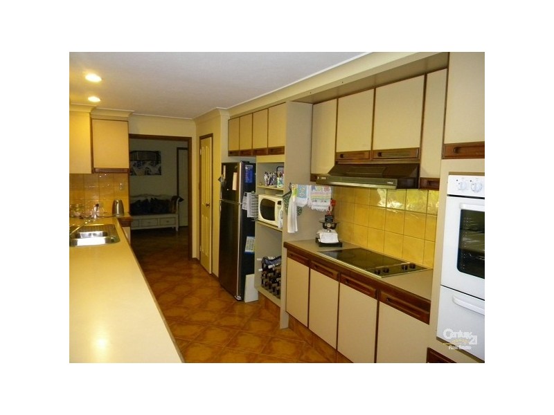 10 Normanby Street, Mermaid Waters QLD 4218