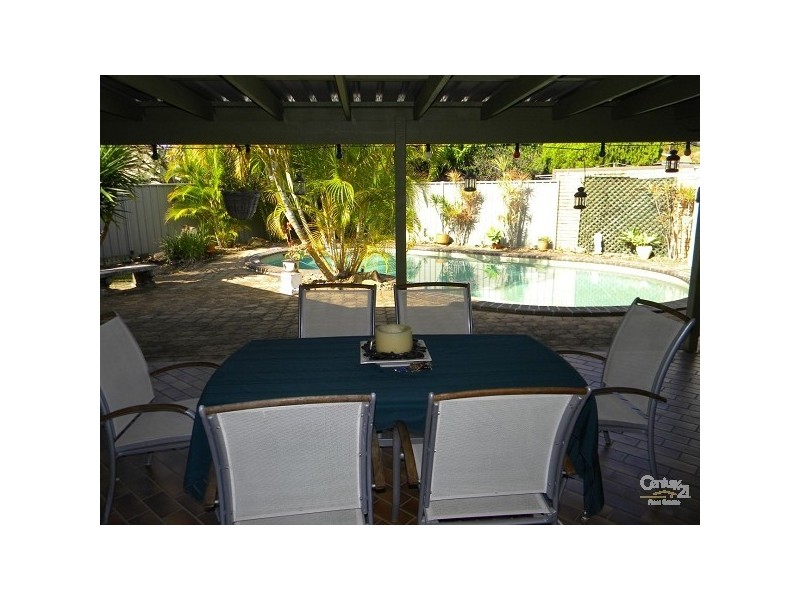 10 Normanby Street, Mermaid Waters QLD 4218