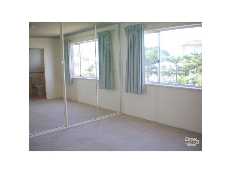 2/61 Hedges Avenue, Mermaid Beach QLD 4218