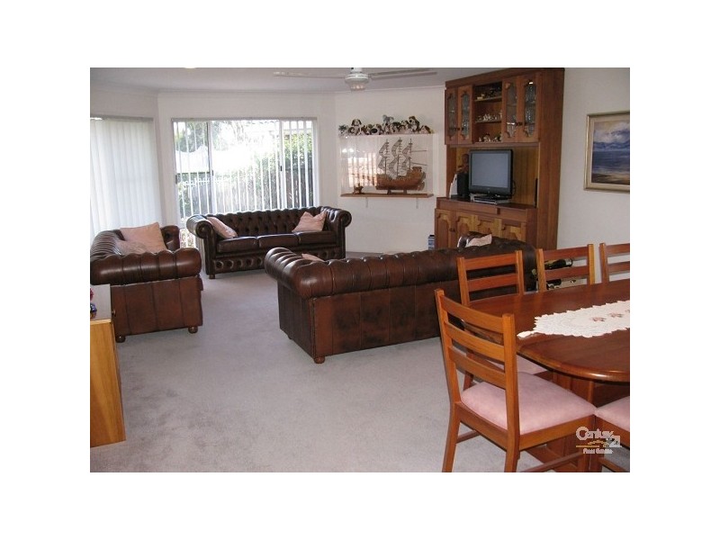 35 Manakin Avenue, Burleigh Waters QLD 4220