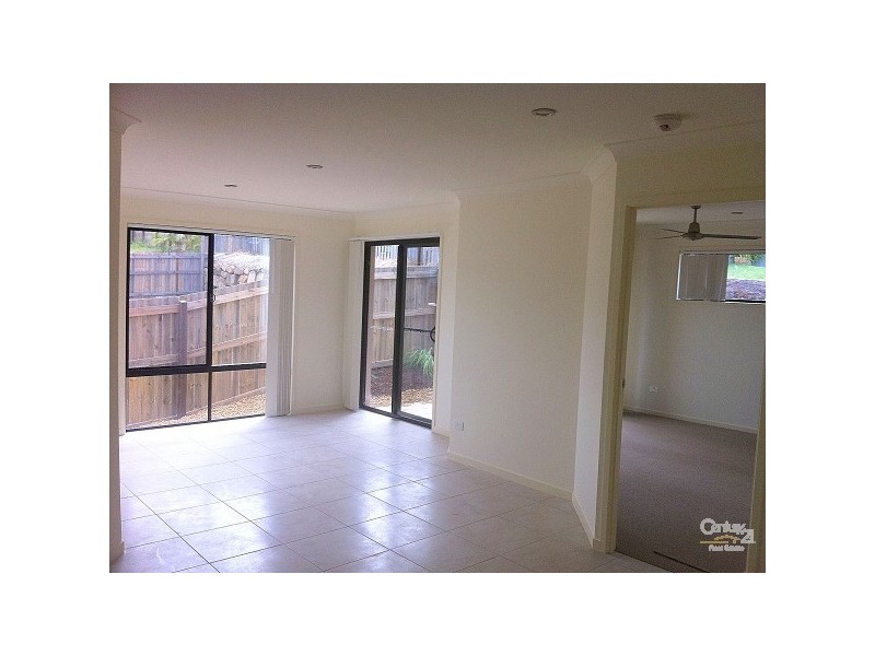 1/1 Fortescue Street, Pacific Pines QLD 4211