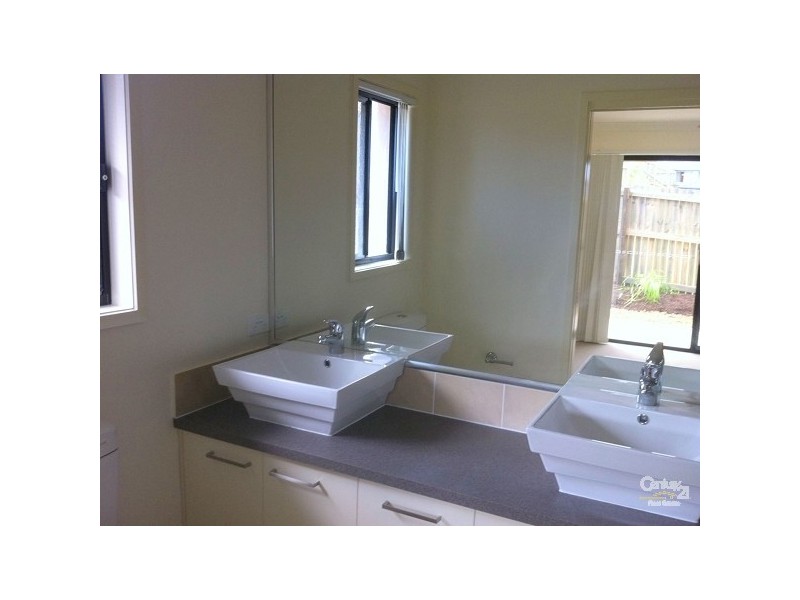 1/1 Fortescue Street, Pacific Pines QLD 4211