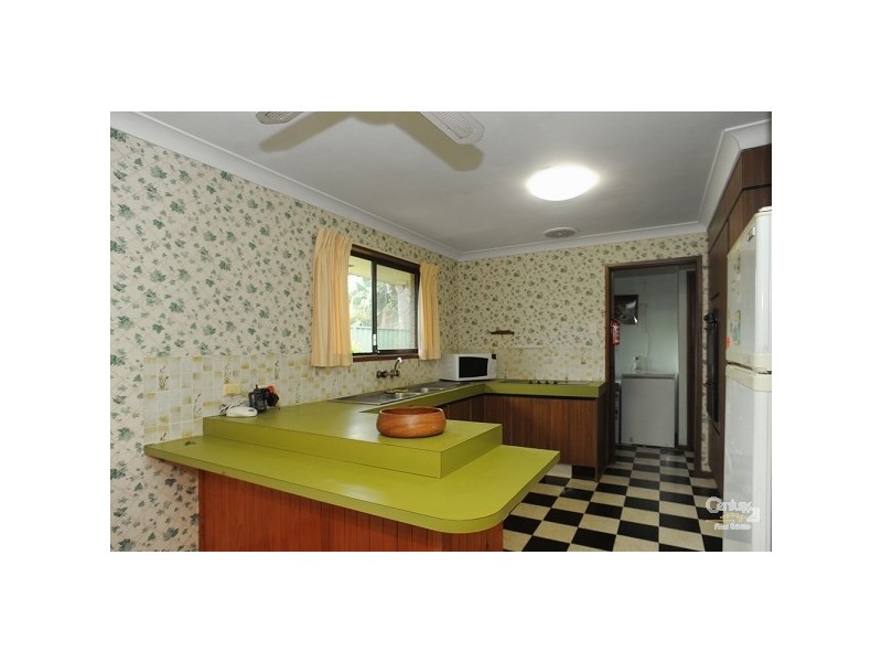 18 Koomooloo Court, Mermaid Waters QLD 4218